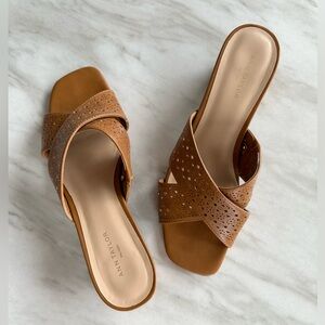 Ann Taylor slides Size6.5 tan